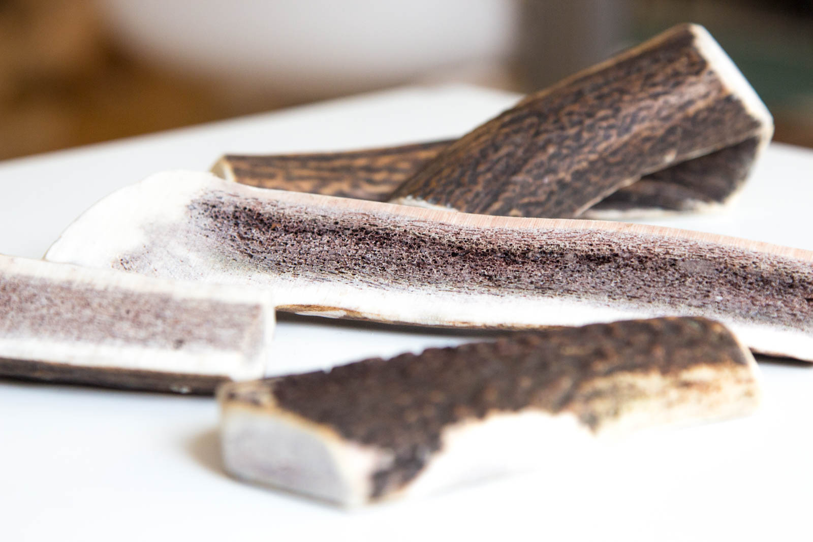 Hirchgeweih-Hund-natuerlicher-Kausnack-halbiert-3 WOOF! Hirschgeweih Mix Paket 20-40 Stück 2